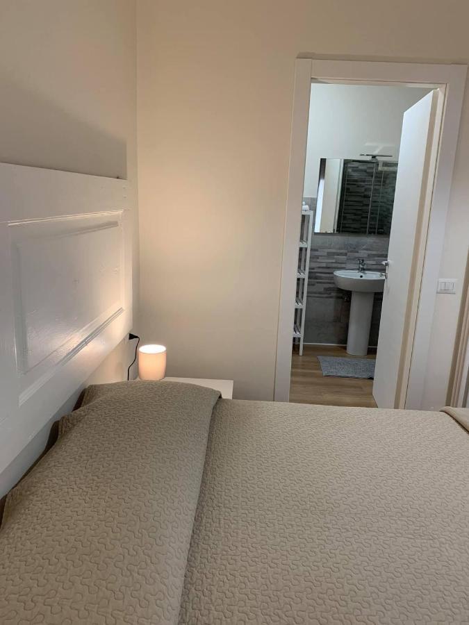 Affittacamere The Door In The Room And Parking Space Garlate Exteriör bild